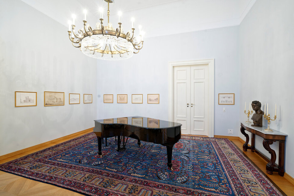 Der Karl-Friedrich-Schinkel-Salon dient bei Empfängen und großen Veranstaltungen als Foyer für die Gäste